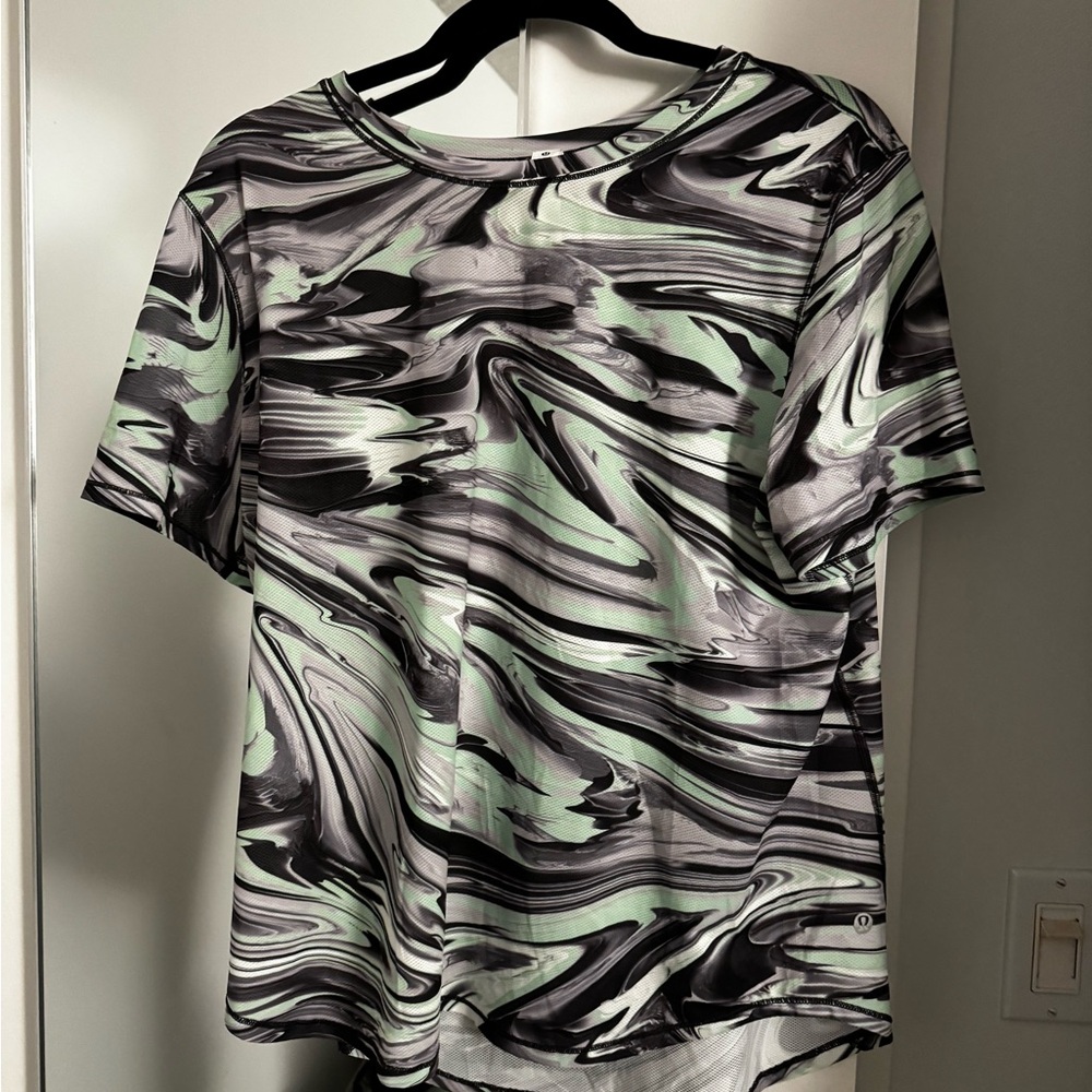 Lululemon | short sleeve activewear shirt